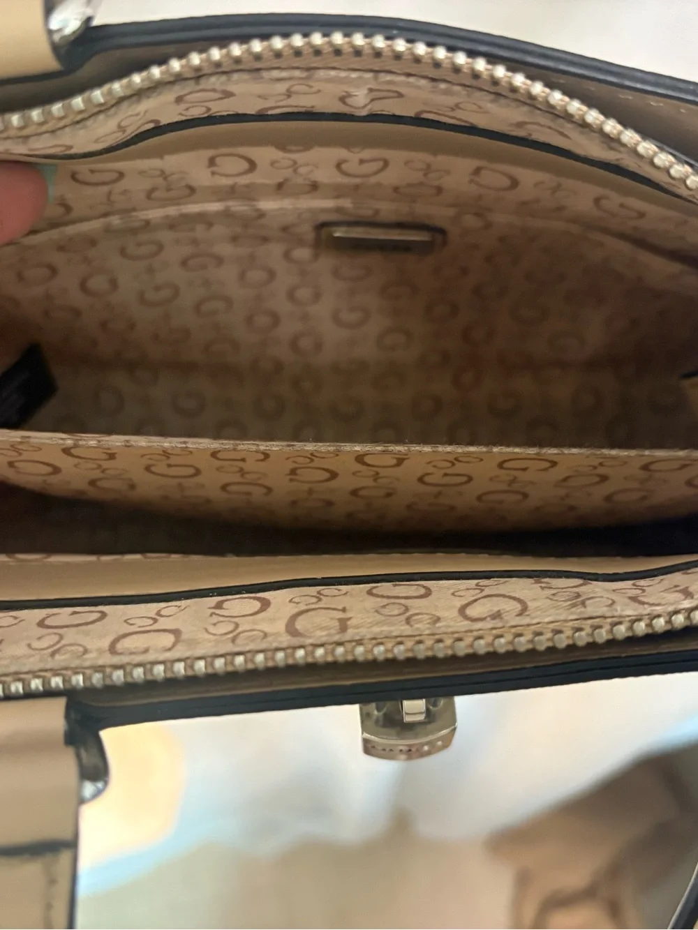 Guess hand bag/cross body bag